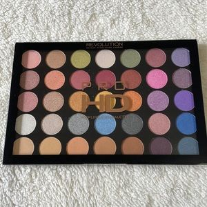 Makeup Revolution amplified 35 palette